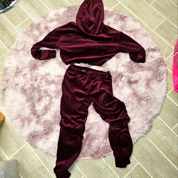 AKIRA Pants - Two piece crop Velour jogging set